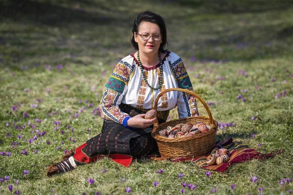 Elena Torac, încondeietoare de ouă din Brodina