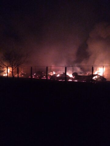 Incendiu devastator la un gater: hala a ars cu tot cu utilaje și material lemnos