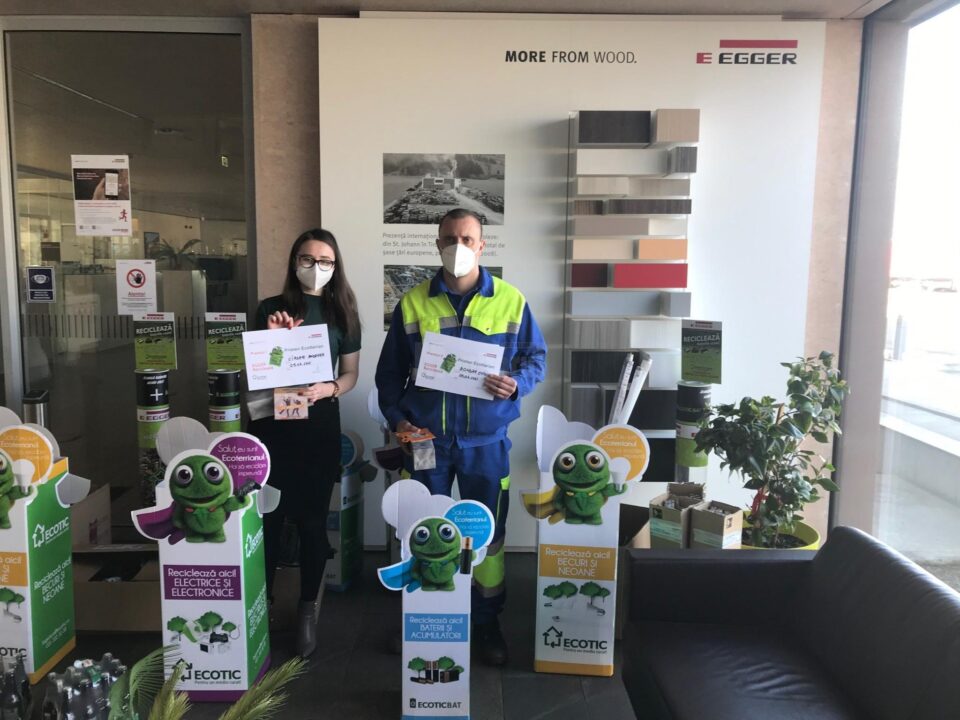 Câștigătorii premiilor I și II ai Campaniei ”EGGER Reciclează”