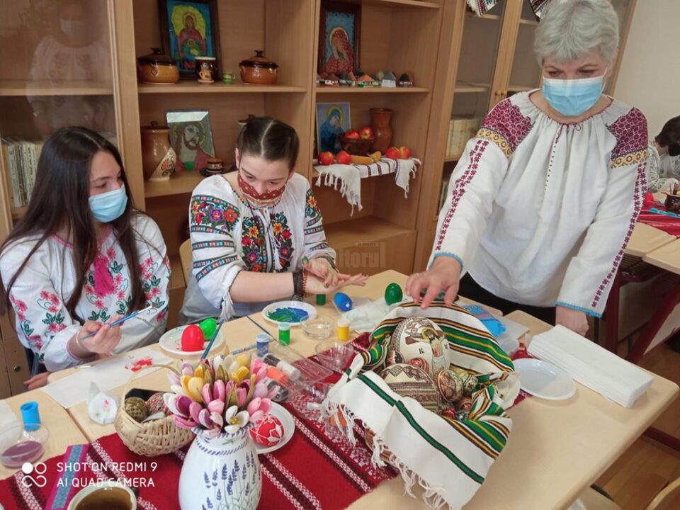 Obiceiurile din Bucovina, promovate internațional cu sprijinul elevilor și profesorilor de la Școala Gimnazială Nr. 1 Suceava