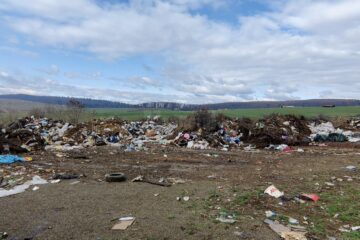Amendă de 15.000 de lei pentru Primăria Ilișești pentru munții de gunoaie de pe islazul satului