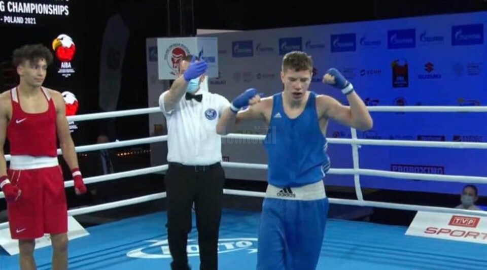 Momentul în care Cristinel Măzăreanu este declarat învingător în fața campionului Danemarcei Momentul în care Cristinel Măzăreanu este declarat învingător în fața campionului Danemarcei