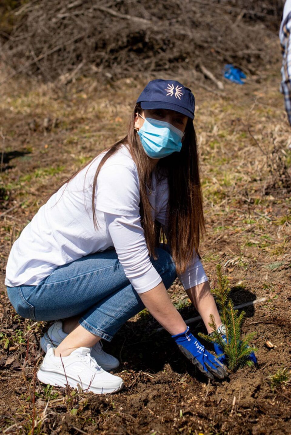Angajații Iulius Mall au plantat 3.500 de copaci pentru un viitor cu aer mai curat