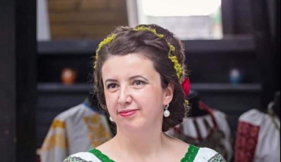 Interpreta de muzică populară Elena Negru, „ambasadorul Bucovinei” la Festivalul Național „Regina Sânzienelor”, ediția a VII-a