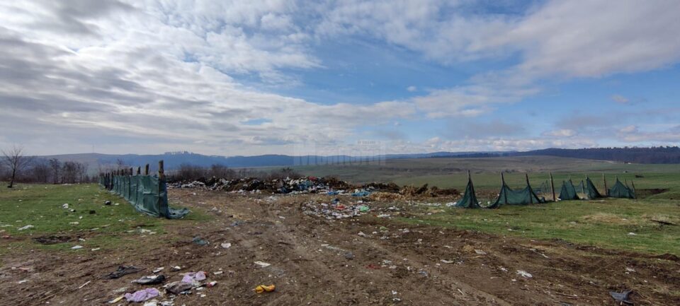 Amendă de 15.000 de lei pentru Primăria Ilișești pentru munții de gunoaie de pe islazul satului
