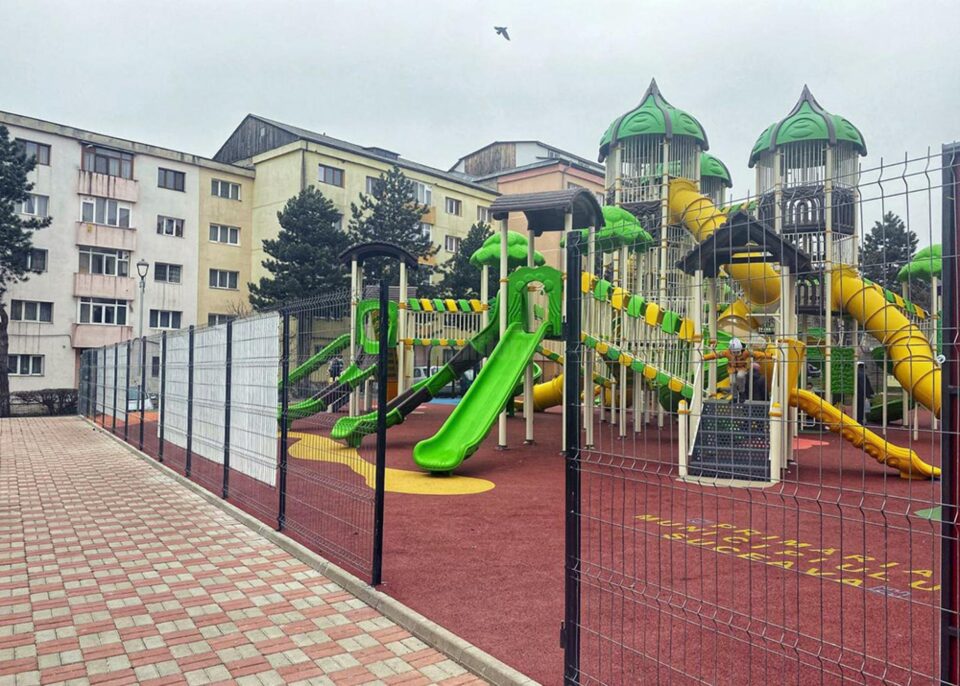 Locurile de joacă, redeschise în municipiul Suceava