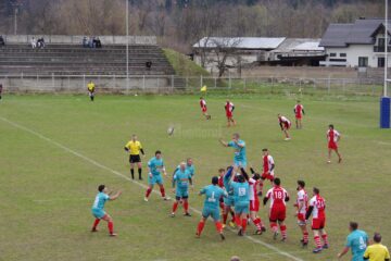 Humorenii s-au impus cu 21-13