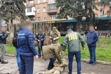 Un polițist de frontieră care sprijinea contrabanda cu țigări spre județul Suceava, reținut la Cernăuți