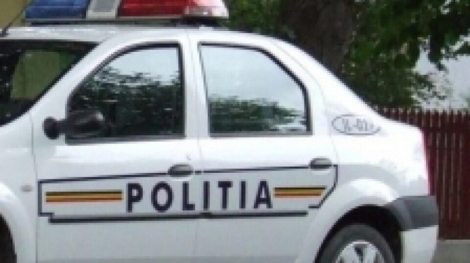 A vrut să evite mașina poliției, dar de beat ce era a intrat într-un gard Foto realitatea.net A vrut să evite mașina poliției, dar de beat ce era a intrat într-un gard Foto realitatea.net