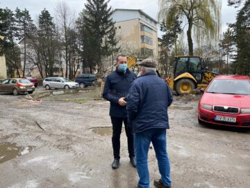 Reabilitare a zonei “La bazin”, pe 2.800 de mp, cu spații verzi și locuri de parcare