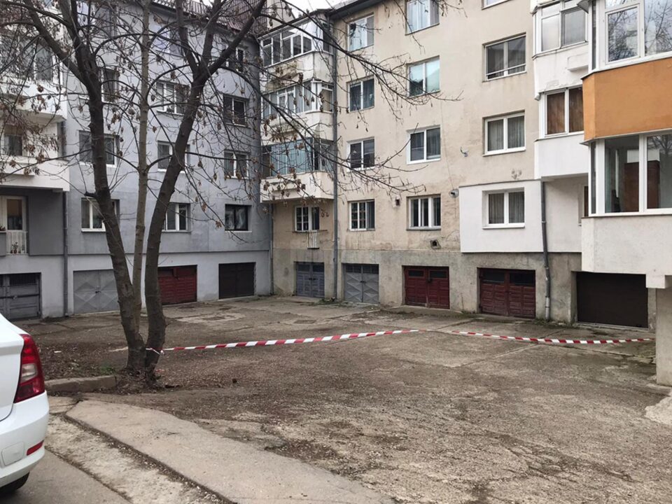 Câțiva proprietari de garaje de pe strada Narciselor s-au făcut stăpâni pe un domeniu public Câțiva proprietari de garaje de pe strada Narciselor s-au făcut stăpâni pe un domeniu public
