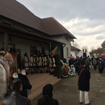 Interpretul de muzică populară George Finiș a fost condus pe ultimul drum cu fanfară