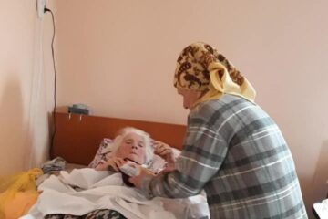Vasile Bolohan și Andrei Bacoș au început o campanie de strângere de bunuri pentru bătrânii de la Solca și Bogdănești