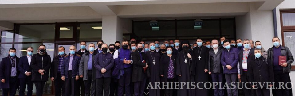 36 de candidați, din 44 înscriși, au absolvit cursul de cântăreți bisericești, organizat de Arhiepiscopia Sucevei 36 de candidați, din 44 înscriși, au absolvit cursul de cântăreți bisericești, organizat de Arhiepiscopia Sucevei