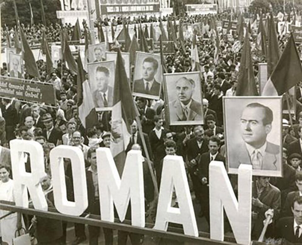 „Drapele roșii și tricolore”