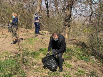 Mobilizare de forțe pentru curățarea parcului Șipote și a pădurii Zamca de către Primăria Suceava