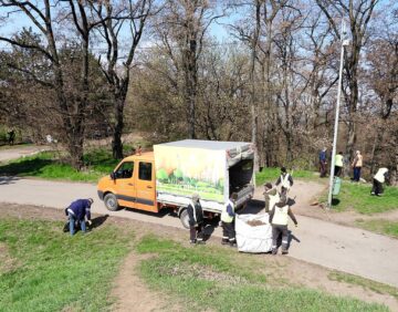 Mobilizare de forțe pentru curățarea parcului Șipote și a pădurii Zamca de către Primăria Suceava