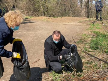 Mobilizare de forțe pentru curățarea parcului Șipote și a pădurii Zamca de către Primăria Suceava