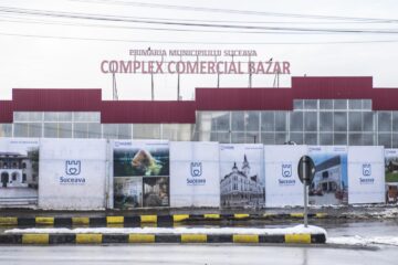 A devenit agresiv cu polițiștii pe care-i chemase să reclame un comerciant din Bazar