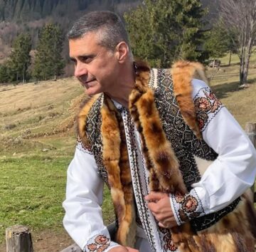În bundiță Foto Facebook David Saranga