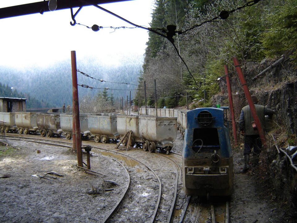 Intrarea în mina de uraniu