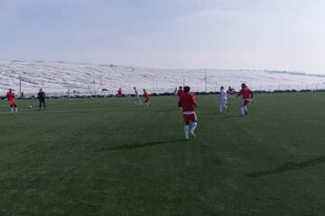 Partida Șomuz - FC Botoșani U 19 s-a jucat pe teren sintetic, la Stăuceni. Foto Alex Săvescu