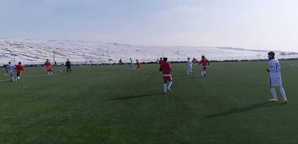 Partida Șomuz - FC Botoșani U 19 s-a jucat pe teren sintetic, la Stăuceni. Foto Alex Săvescu Partida Șomuz - FC Botoșani U 19 s-a jucat pe teren sintetic, la Stăuceni. Foto Alex Săvescu