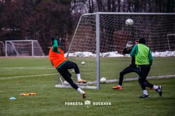 Majoritatea antrenamentelor Forestei se desfășoară pe terenul sintetic de la LPS