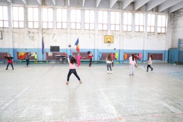 Ministrul Educației va propune ca masca să nu mai fie obligatorie la orele de educație fizică și sport Foto gds.ro