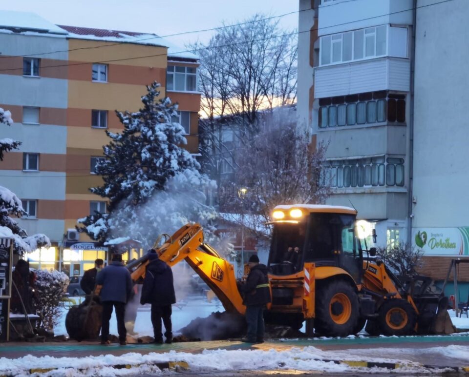 Avarie la rețeaua de termoficare, lângă Biserica Sf Andrei