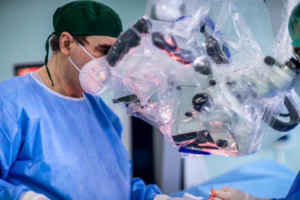 Studentă din Rădăuți, salvată după ce fost operată de o tumoră rară, la creier. Foto Facebook Spitalul de Neurochirurgie Iași