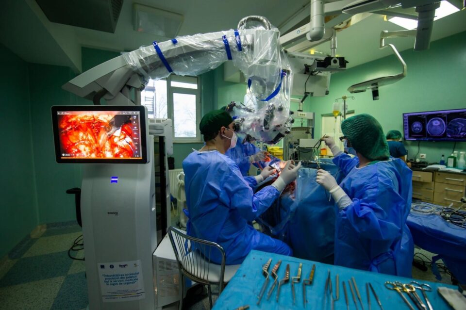 Studentă din Rădăuți, salvată după ce fost operată de o tumoră rară, la creier. Foto Facebook Spitalul de Neurochirurgie Iași