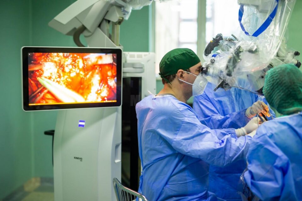 Studentă din Rădăuți, salvată după ce fost operată de o tumoră rară, la creier. Foto Facebook Spitalul de Neurochirurgie Iași