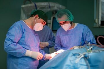 Intervenția chirurgicală de extirpare a tumorii cerebrale la tânăra din Rădăuți Sursa Facebook Spitalul de Neurochirurgie Iași