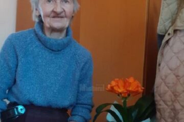 O „bunică” de la Căminul pentru persoane vârstnice de la Solca, fostă balerină, aniversată la împlinirea vârstei de 81 de ani