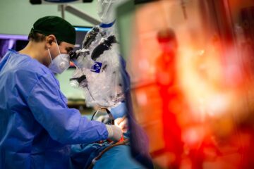 Intervenția chirurgicală de extirpare a tumorii cerebrale la tânăra din Rădăuți Sursa Facebook Spitalul de Neurochirurgie Iași