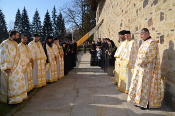 Duminica Floriilor, prilej de „înfrățire” în rugăciune, la Voroneț, pentru românii din țară și cei din Nordul Bucovinei