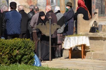 Duminica Floriilor, prilej de „înfrățire” în rugăciune, la Voroneț, pentru românii din țară și cei din Nordul Bucovinei
