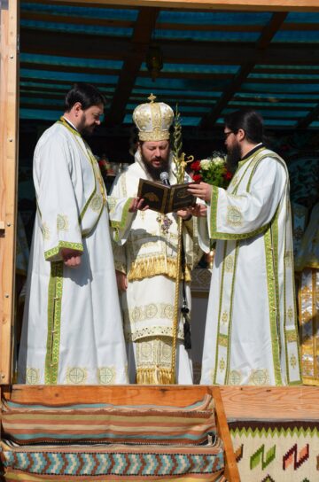 Duminica Floriilor, prilej de „înfrățire” în rugăciune, la Voroneț, pentru românii din țară și cei din Nordul Bucovinei