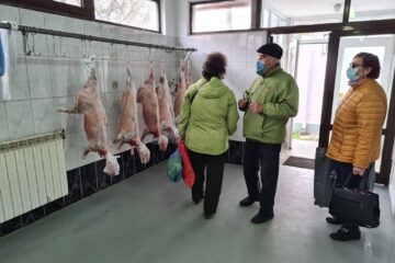 Marți, la hală a venit un singur crescător de animale care vindea kilogramul de carne cu suma de 30 de lei