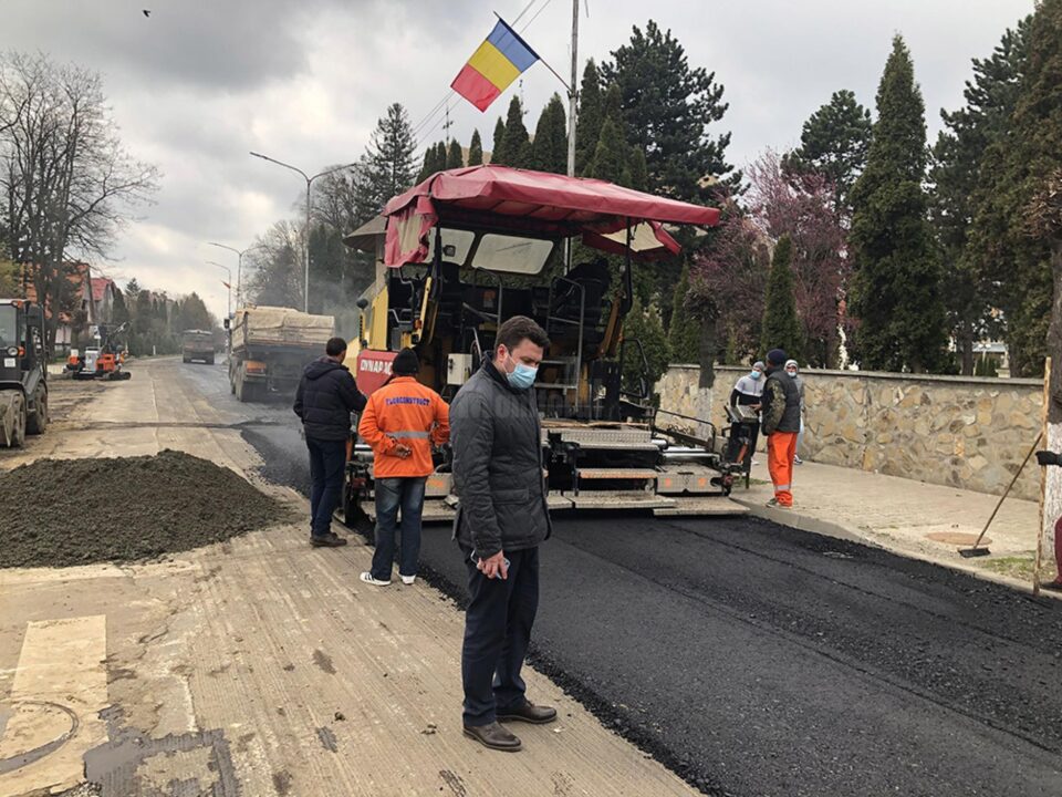 Strada Bogdan Vodă va fi asfaltată în cursul acestei săptămâni până în zona Casei Municipale de Cultură Strada Bogdan Vodă va fi asfaltată în cursul acestei săptămâni până în zona Casei Municipale de Cultură