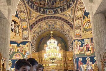 Atelier de încondeiat ouă, la Biserica „Sf. Petru și Pavel” Sfântu Ilie