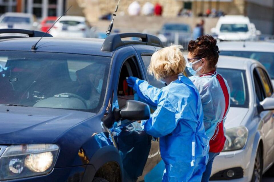 Vaccinare din mașină. Foto: G4Media