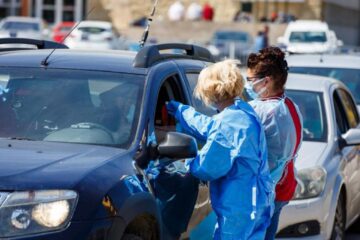 Vaccinare din mașină. Foto: G4Media