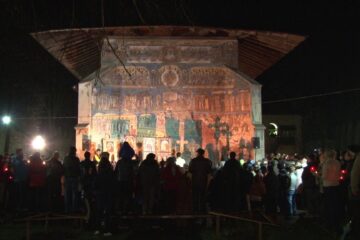 Polițiști, pompieri și jandarmi, în misiuni la biserici, în alte locuri aglomerate și în trafic