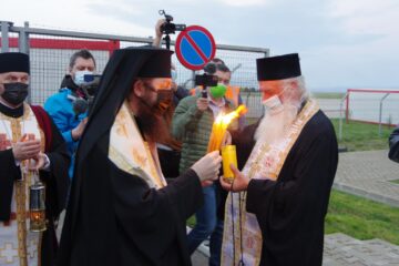 Lumina Sfântă de la Ierusalim a ajuns din nou în județul Suceava și va fi împărțită credincioșilor în Noaptea de Înviere