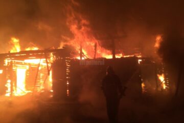 Construcțiile grupate din lemn au dus la propagarea imediată a incendiului