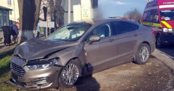 Impact violent între două mașini, în după-amiaza primei zile de Paște