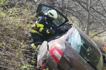 Mașina s-a oprit foarte aproape de apă și doar norocul a făcut să nu se înregistreze o tragedie