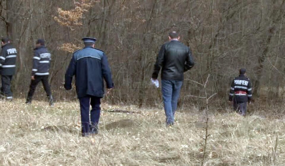 Zeci de persoane, în căutarea unui copil cu autism dispărut de acasă Foto ziaristii
